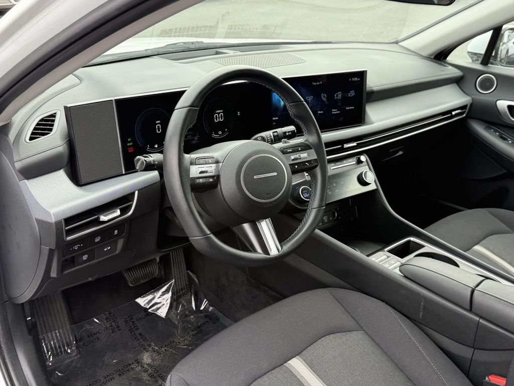 Certified Used 2025 White Hyundai SEL image 2