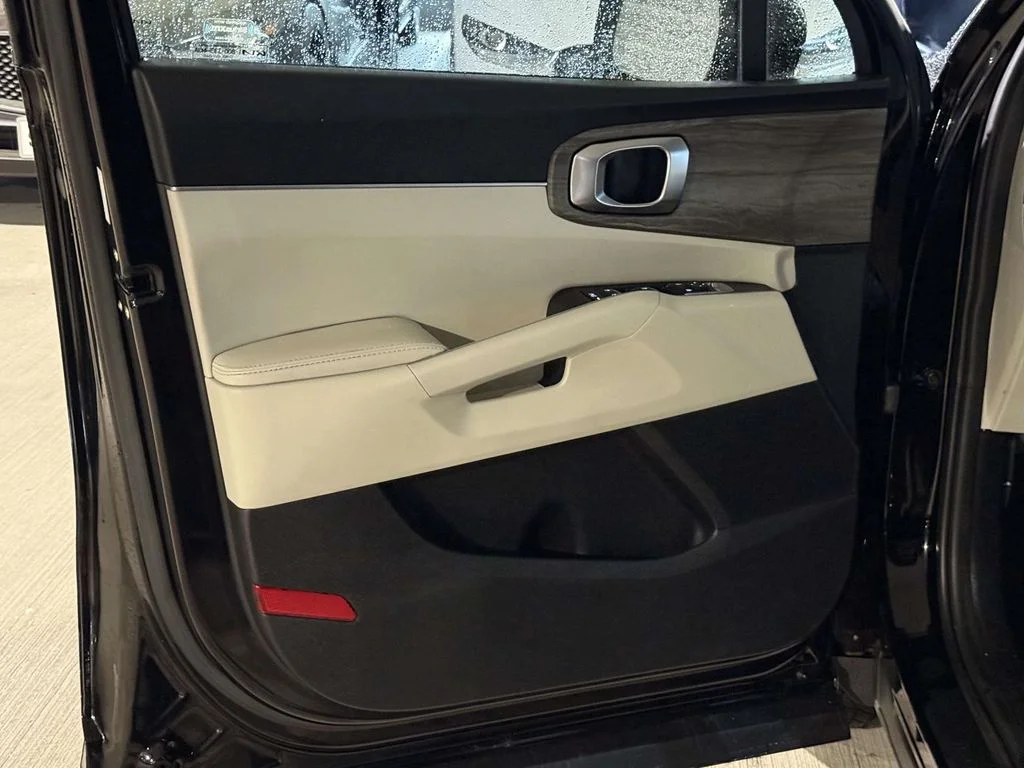 Used 2022 Black Kia S image 27