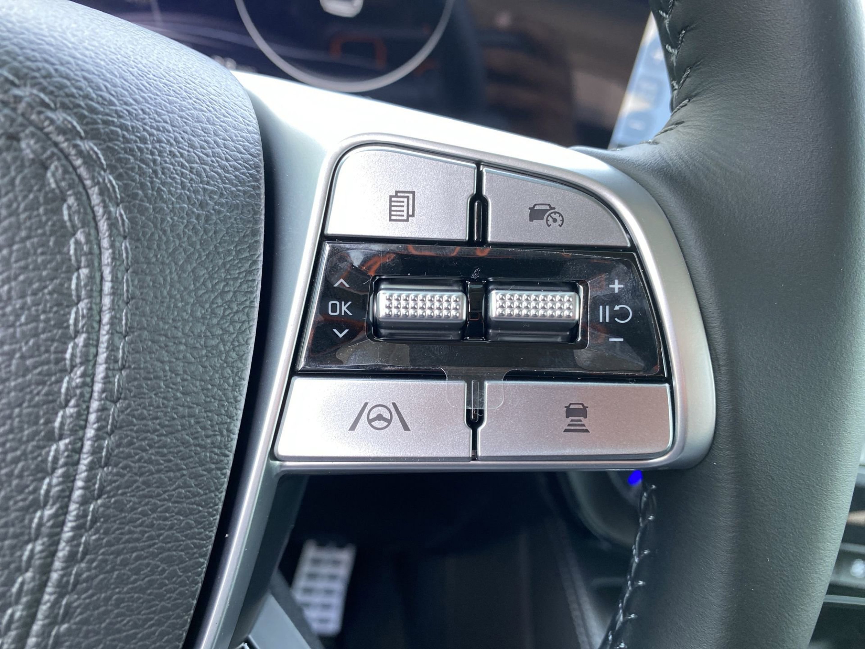 Certified Used 2025 Dark Moss Kia SX image 25
