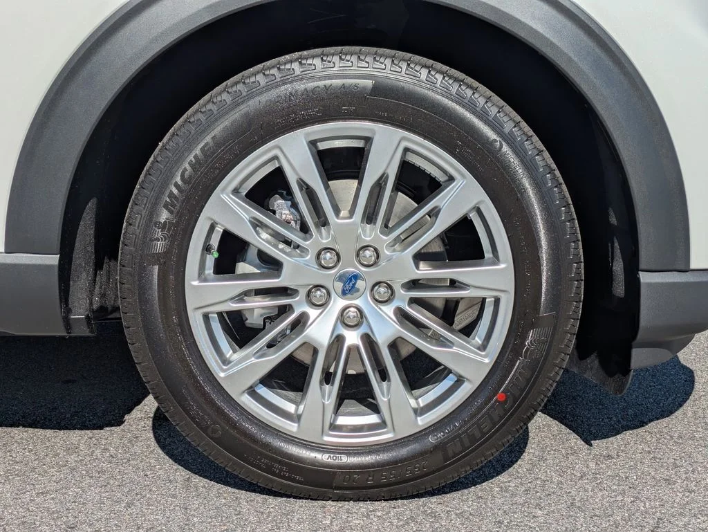 New 2026 Star White Metallic Tri-Coat Ford Platinum image 9
