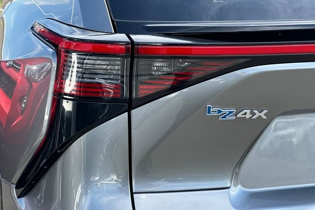 Certified Used 2023  Toyota XLE image 32