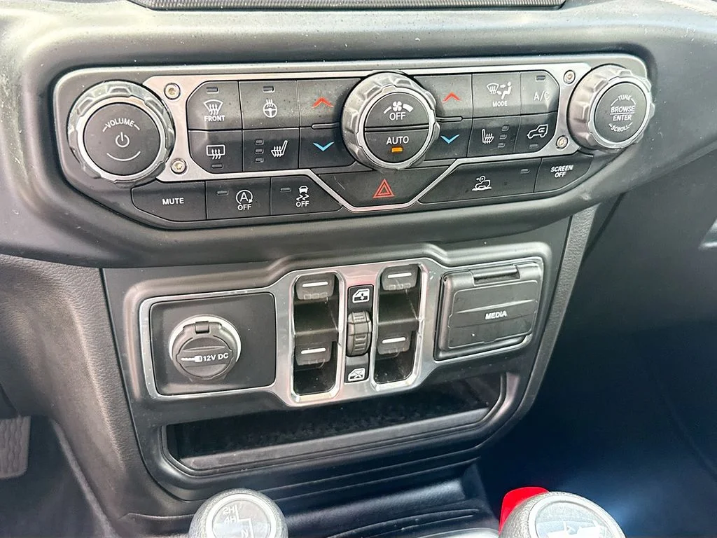 Used 2022 White Jeep Unlimited Sahara image 17