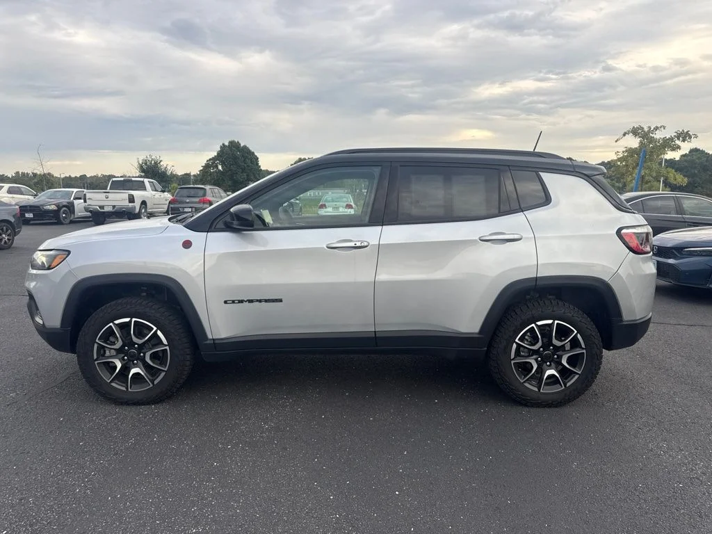 Used 2025 Silver Jeep Trailhawk image 4