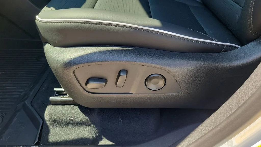 New 2026 Iridescent White Tricoat Buick Sport Touring image 19