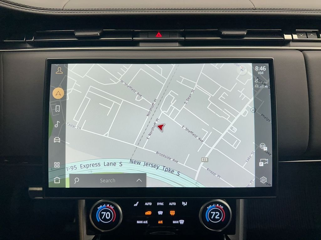 Used 2023  Land Rover SE image 29