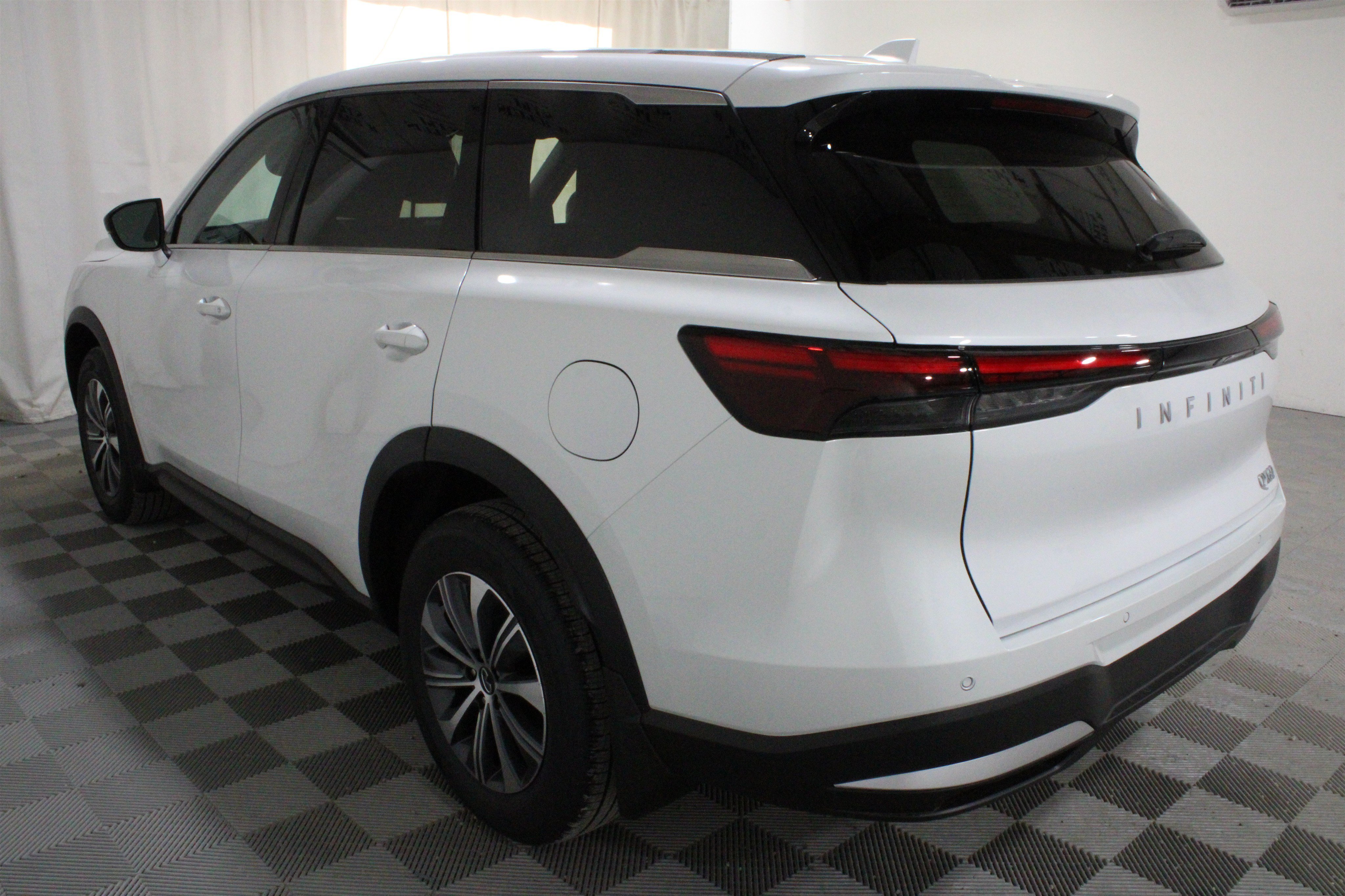 Used 2026 Radiant White INFINITI PURE image 32
