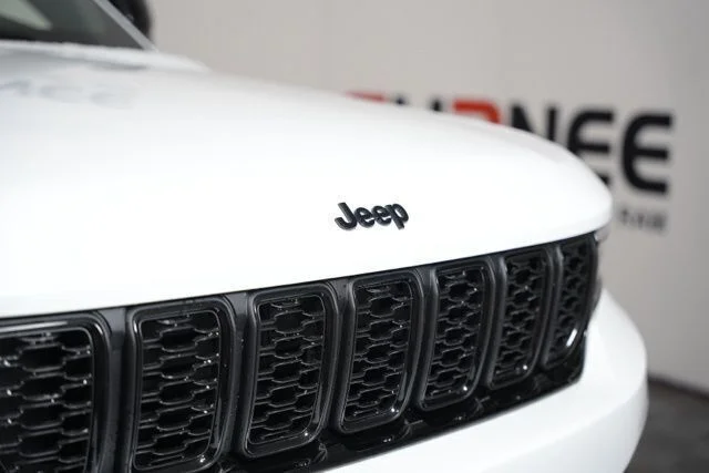 New 2025 Bright White Clear-Coat Exterior Paint Jeep Altitude X image 52