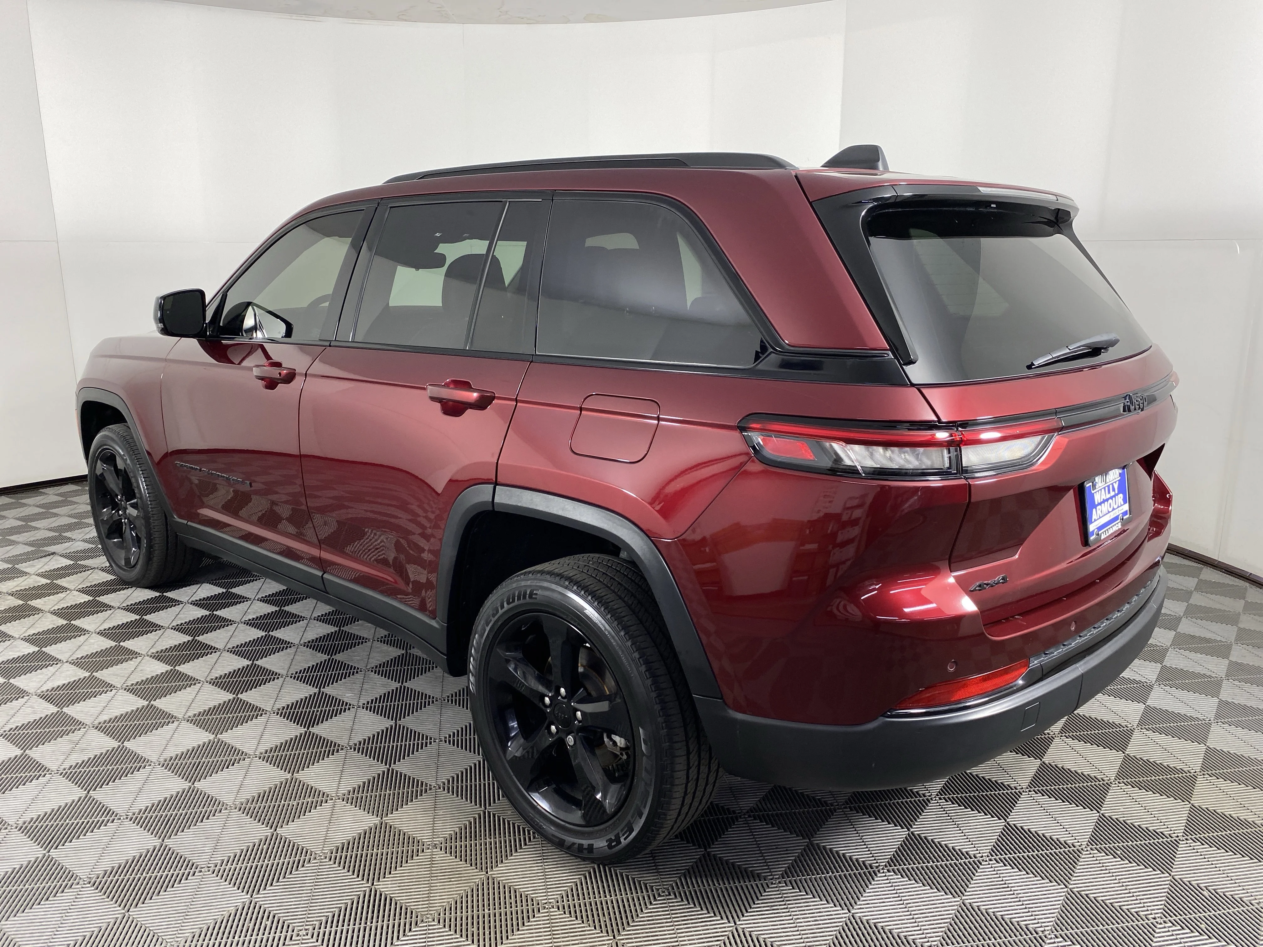 Used 2023 Velvet Red Pearlcoat Jeep Altitude image 10