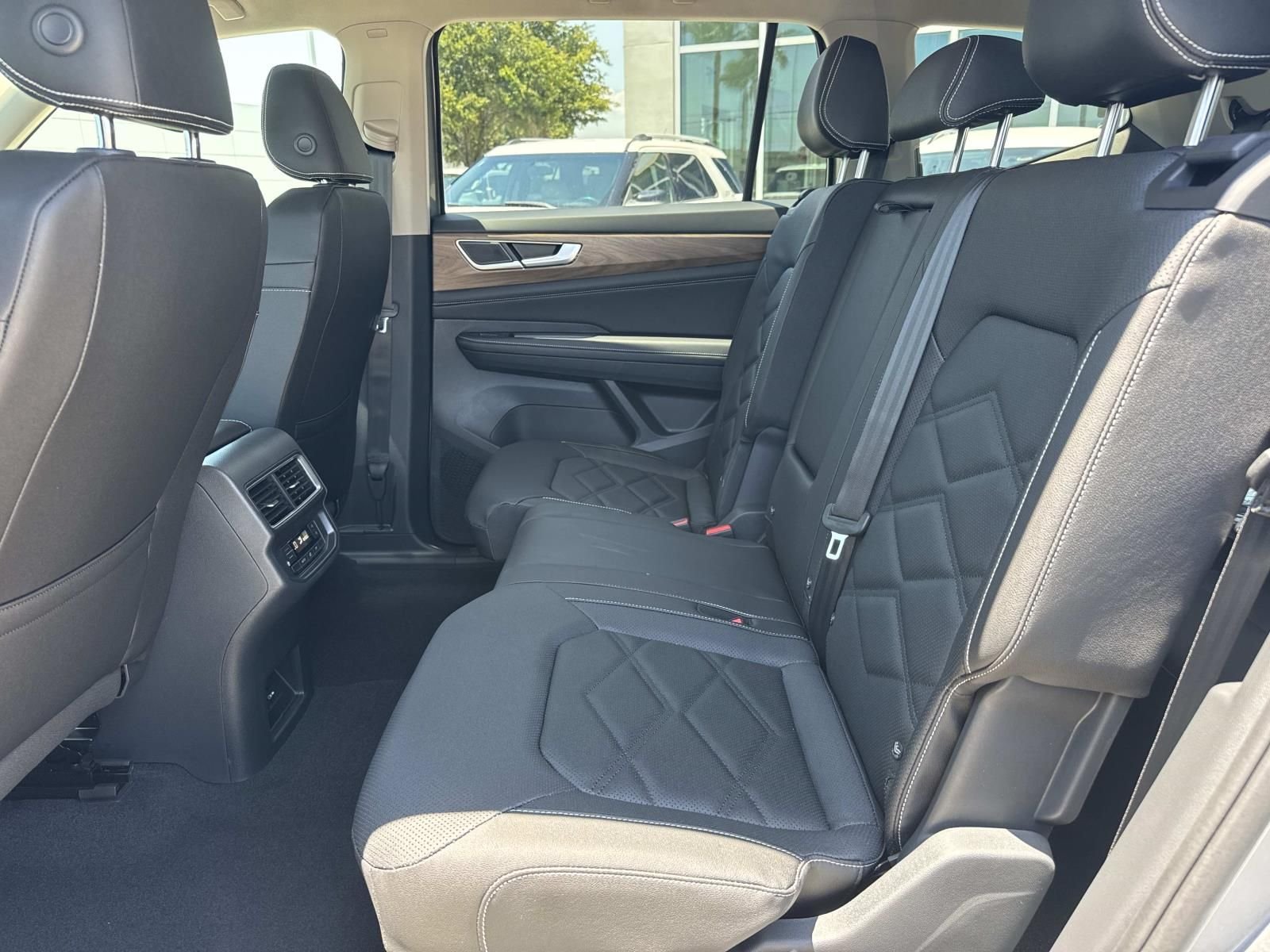 New 2026 Silver Volkswagen 2.0T SE image 7