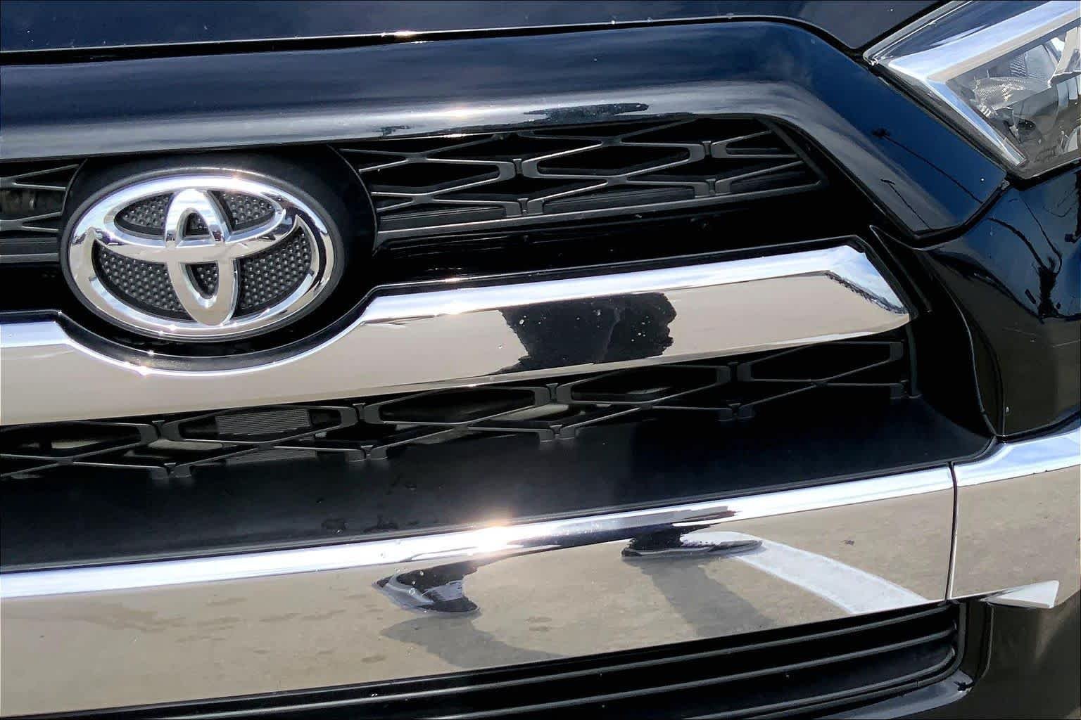 Used 2019 Midnight Black Metallic Toyota Limited image 30