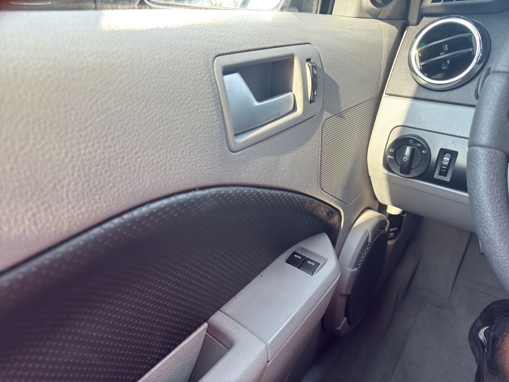 Used 2007 White Ford GT image 21