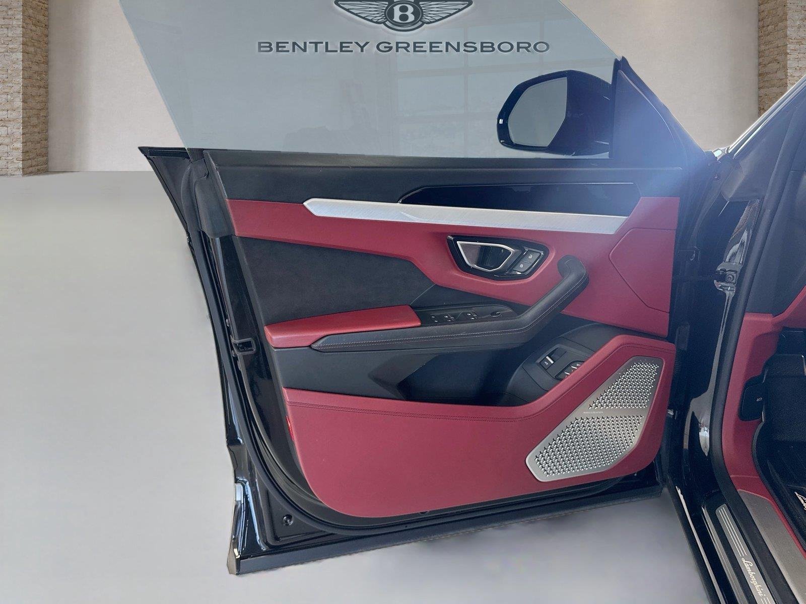 Used 2020 Nero Helene Metallic Lamborghini Base image 17