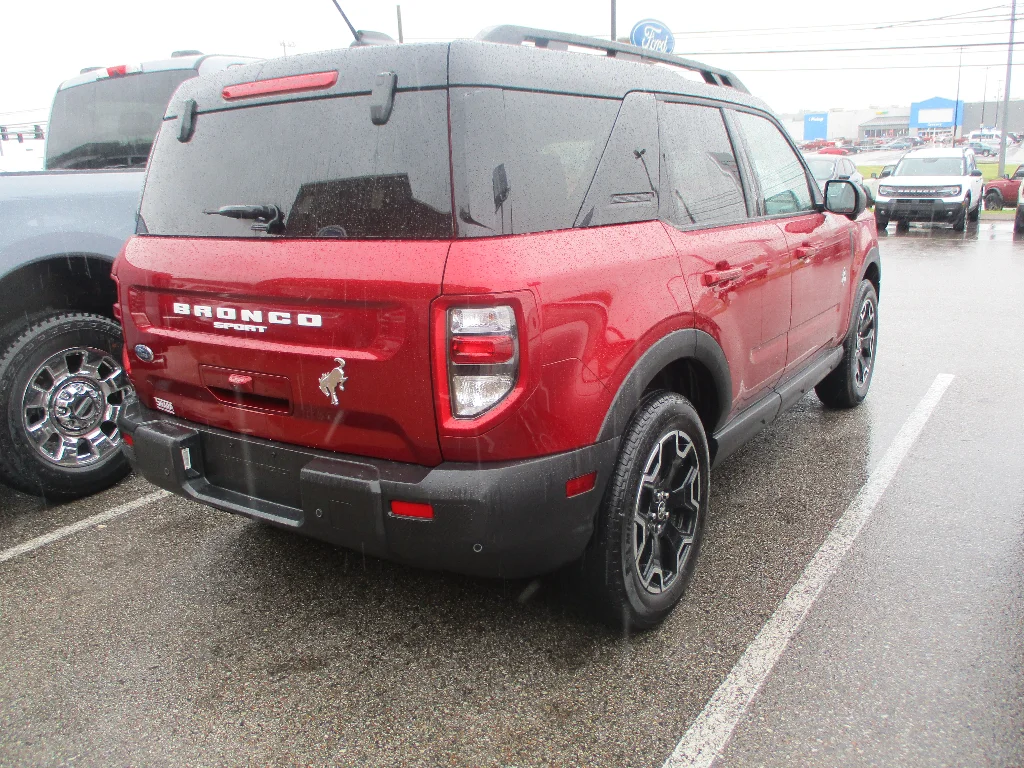 Used 2025 Ruby Red Metallic Tinted Clearcoat Ford Outer Banks image 23