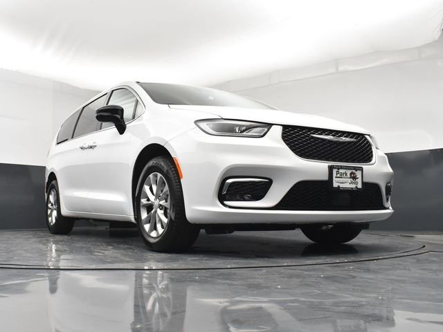 2026 Chrysler Pacifica Select - Photo 19