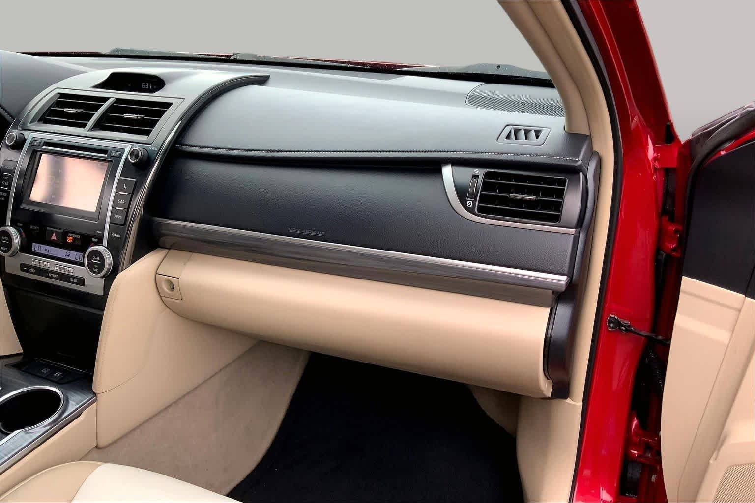 Used 2013 Barcelona Red Metallic Toyota LE image 19