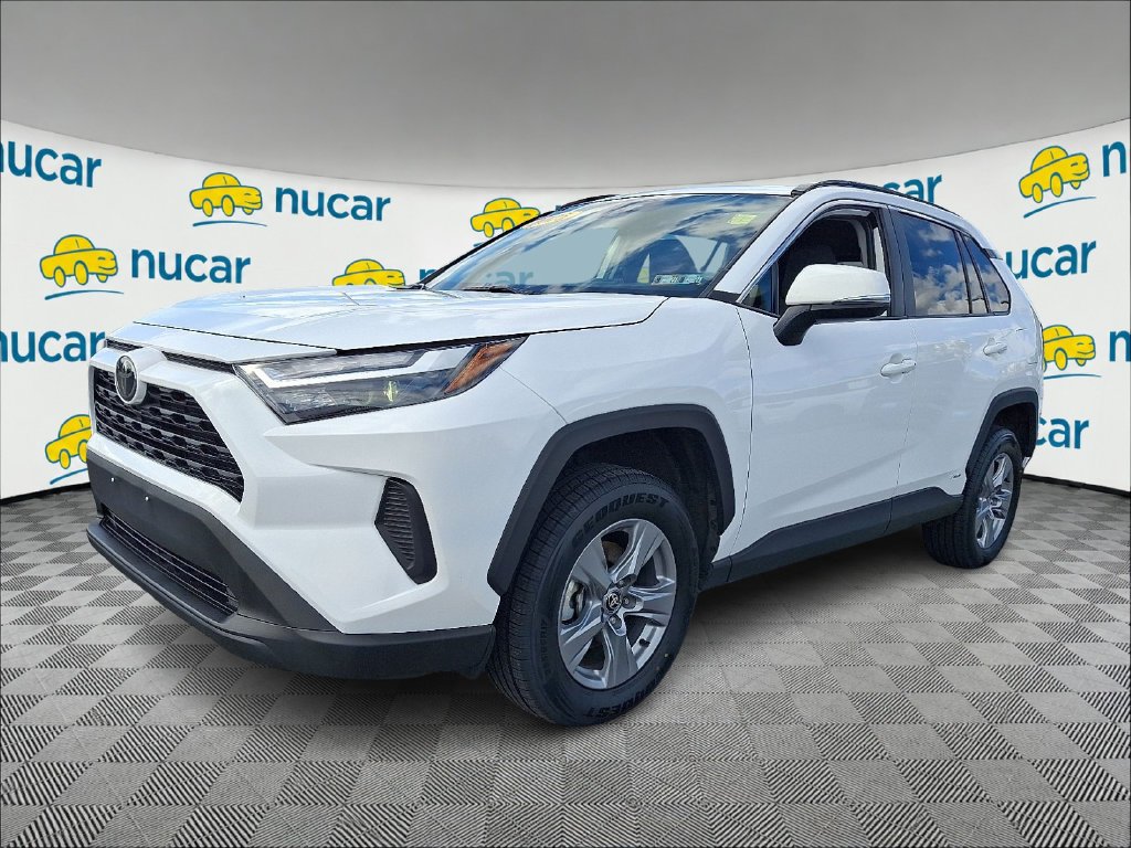 Used 2025 White Toyota XLE image 3