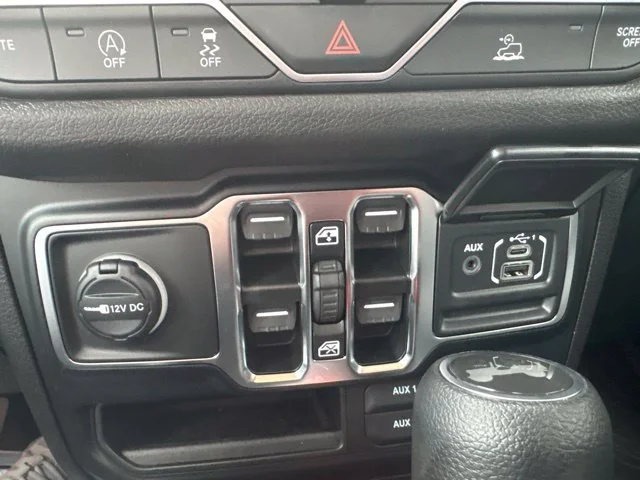 New 2027 White/off-white Jeep Sport S image 12