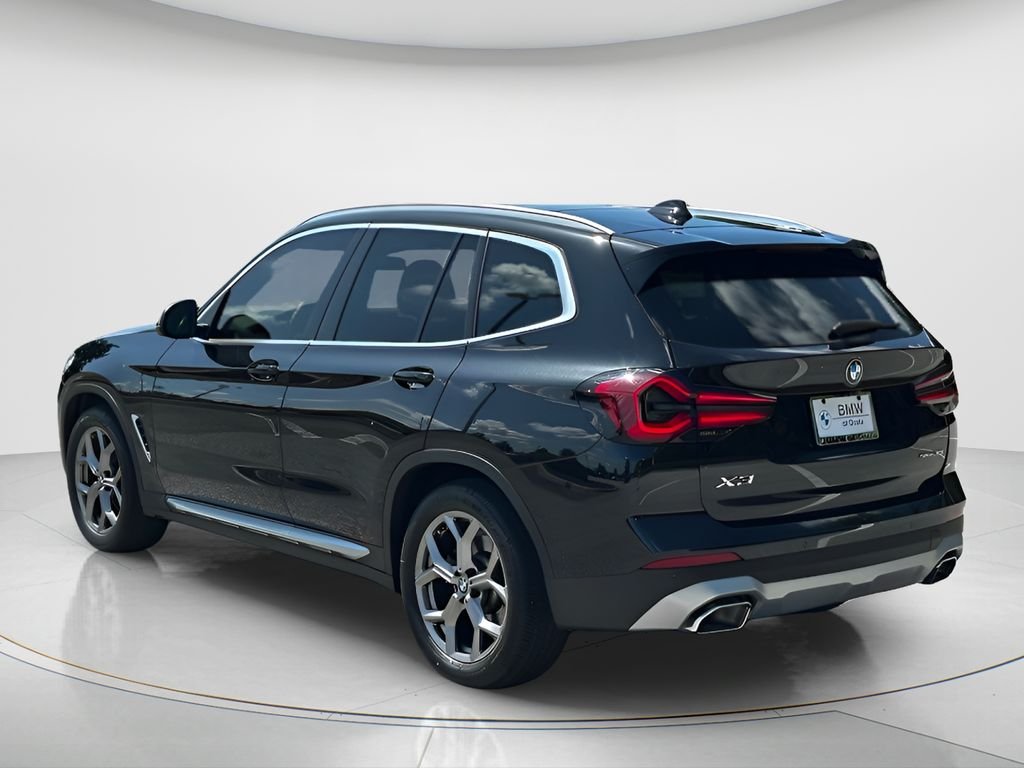 Used 2022 Black Sapphire Metallic BMW sDrive30i image 7