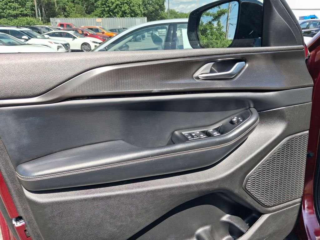 Used 2023 Red Jeep Altitude X image 18