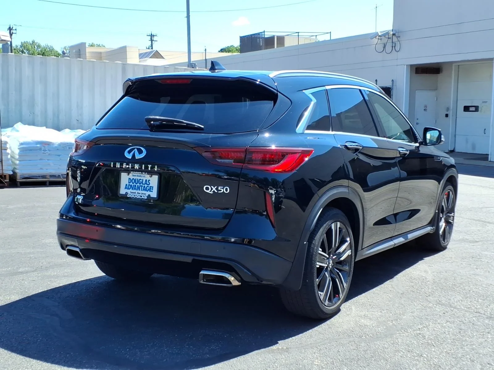 Certified Used 2022 Black INFINITI LUXE image 6