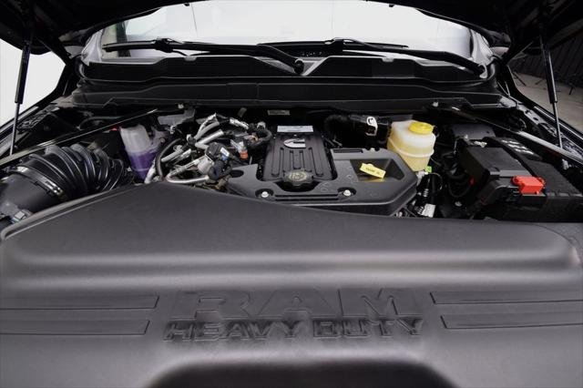 New 2026 Diamond Black Crystal Pearl-Coat Exterior Paint RAM Warlock image 17