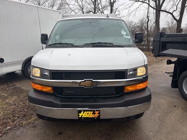New 2025 Summit White Chevrolet 1WT image 2