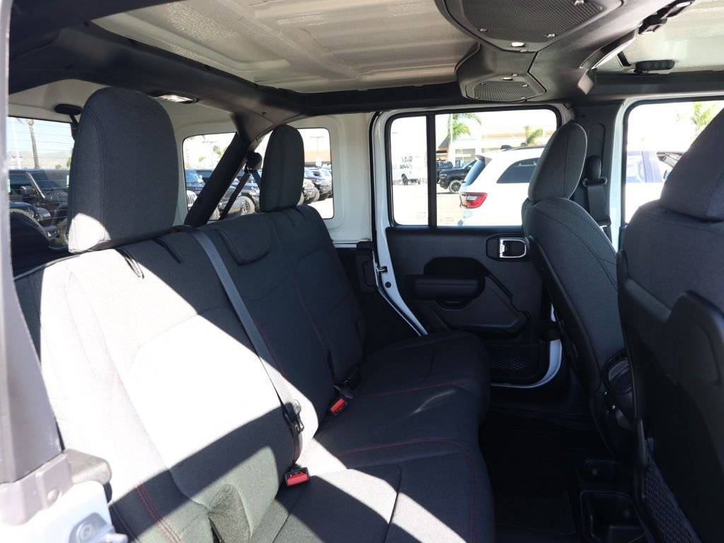 New 2026 Bright White Clear-Coat Exterior Paint Jeep Rubicon image 17