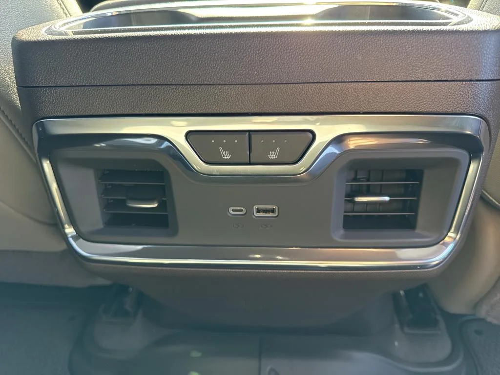 2025 Chevrolet Silverado 1500 LTZ - Photo 22