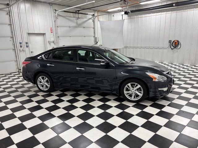 Used 2014 Blue Nissan 2.5 SL image 3