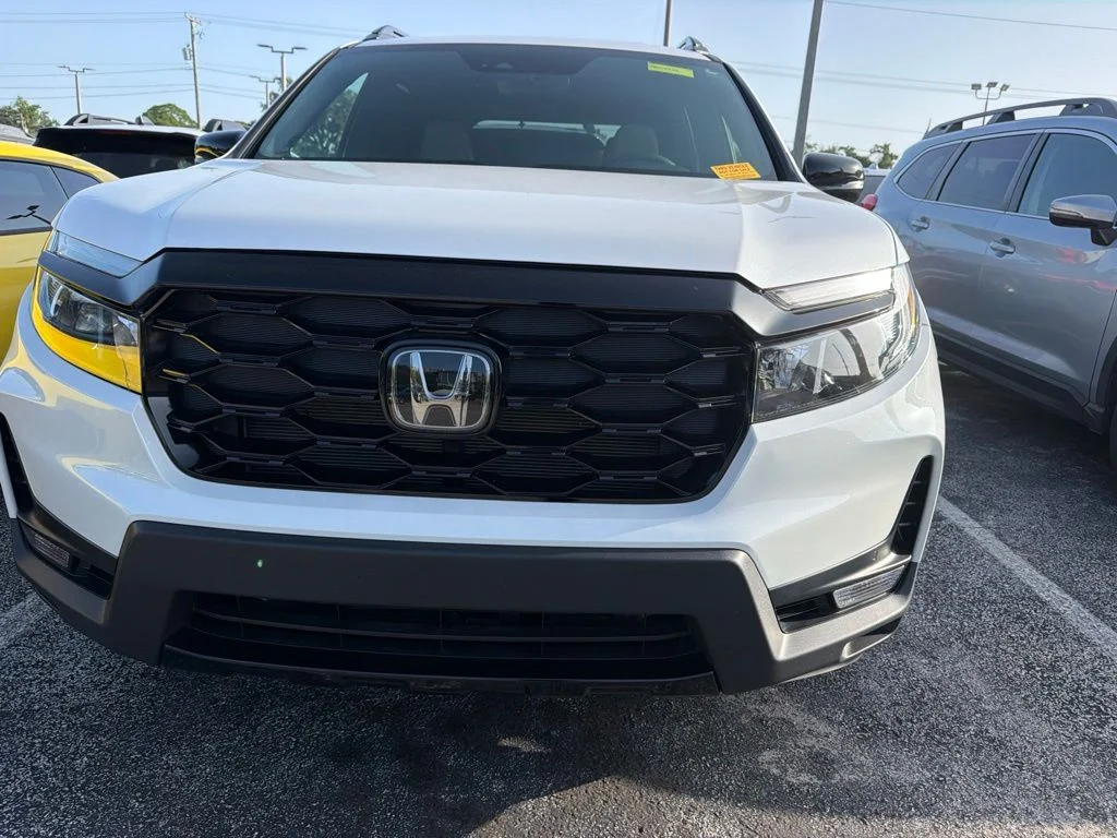 Used 2023 White Honda Elite image 2
