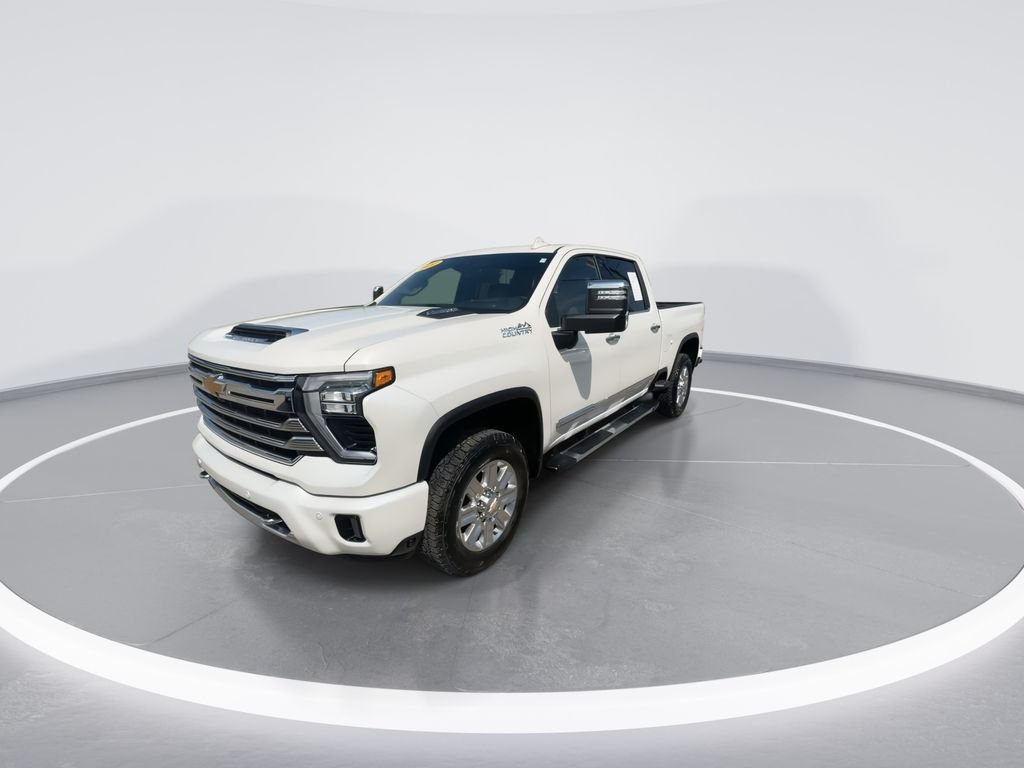 Used 2024 Beige Chevrolet High Country image 4