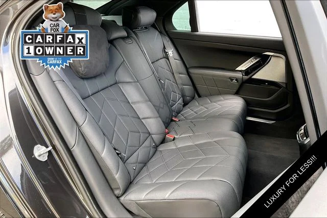 Used 2023 Gray BMW xDrive60 image 26