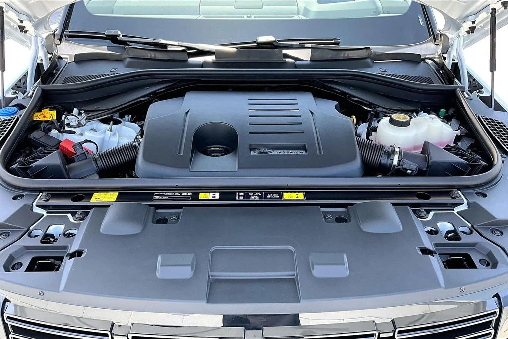 New 2026 White Land Rover Dynamic SE image 12