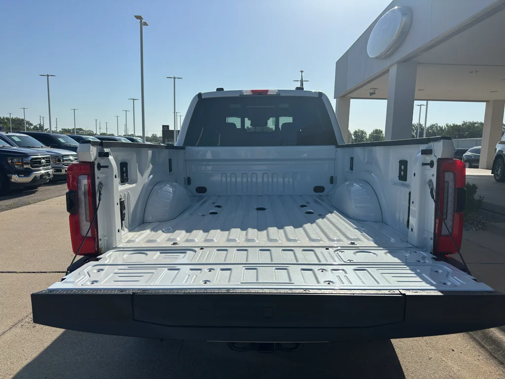 New 2026 Star White Ford Platinum image 5