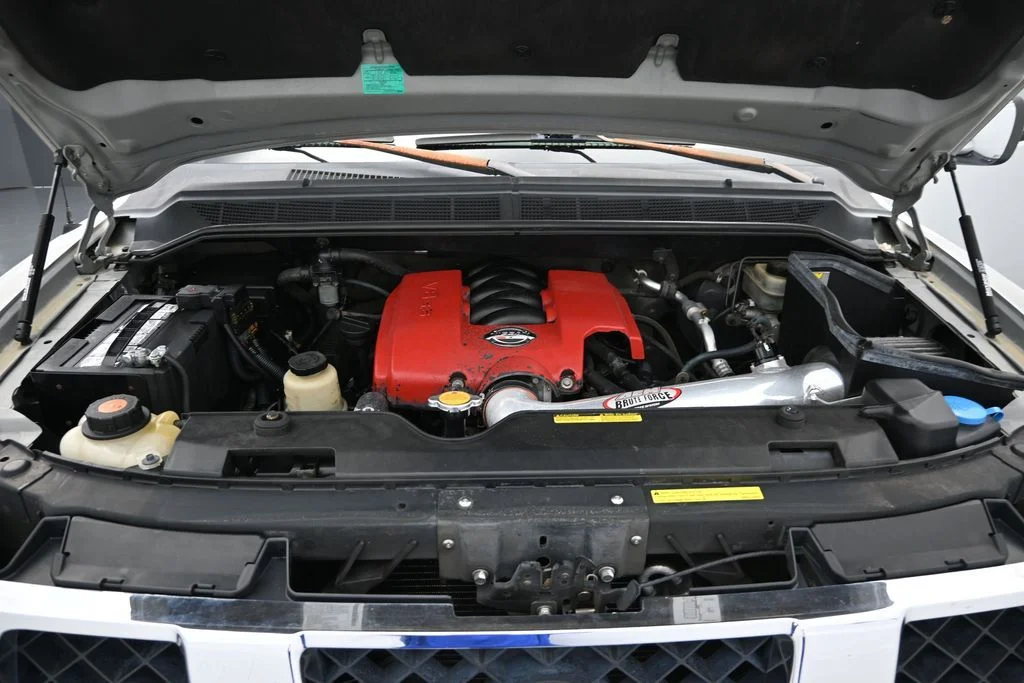 Used 2005 Silver Nissan SE image 10