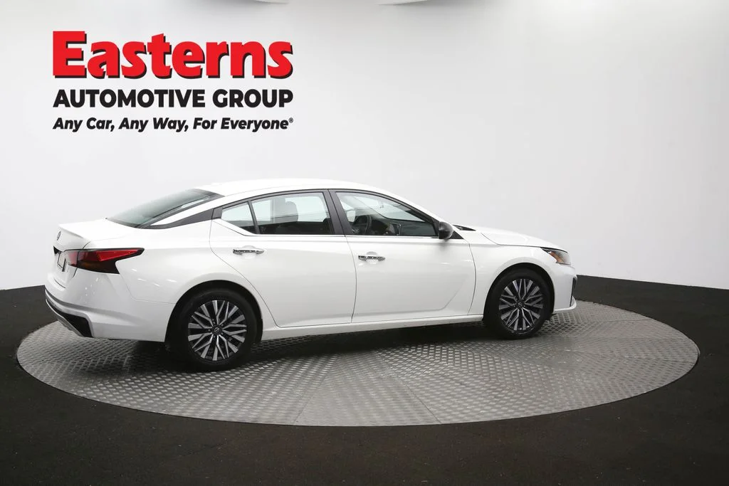 Used 2025 White Nissan 2.5 SV image 40