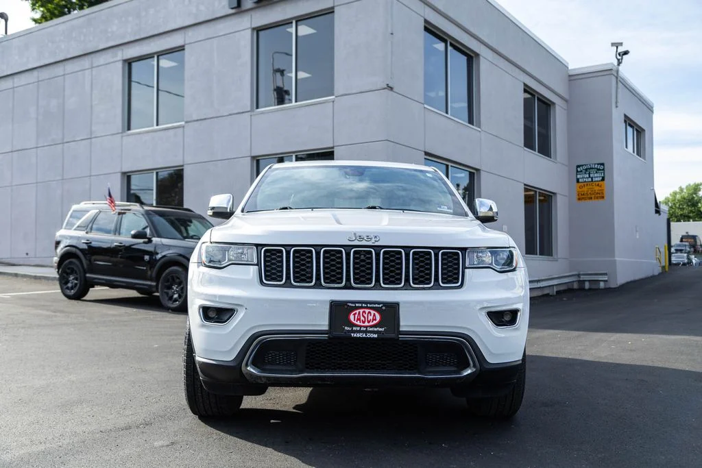 Used 2019 White Jeep Limited image 9