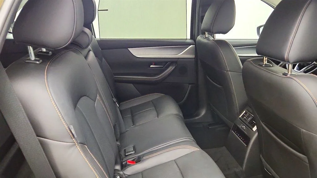 Used 2025 Zircon Sand Metallic Mazda Premium Package AWD image 21