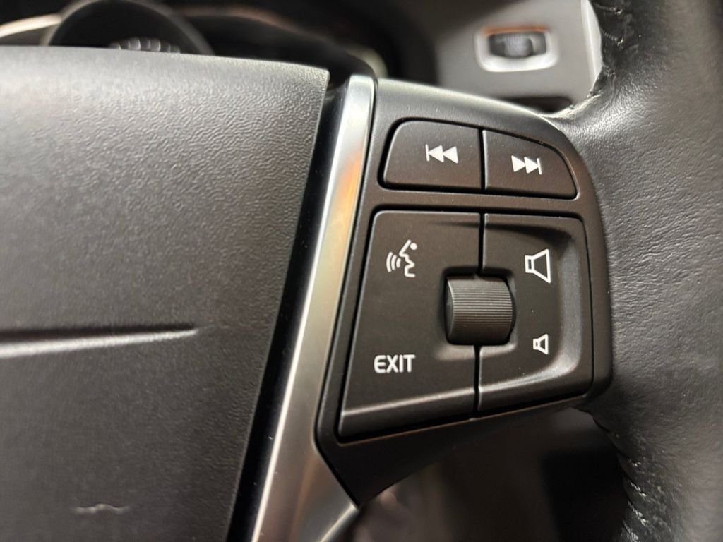 Used 2017 Onyx Black Metallic Volvo T5 image 27