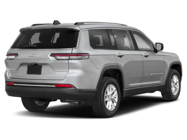 Used 2023 Silver Zynith Jeep Laredo image 5