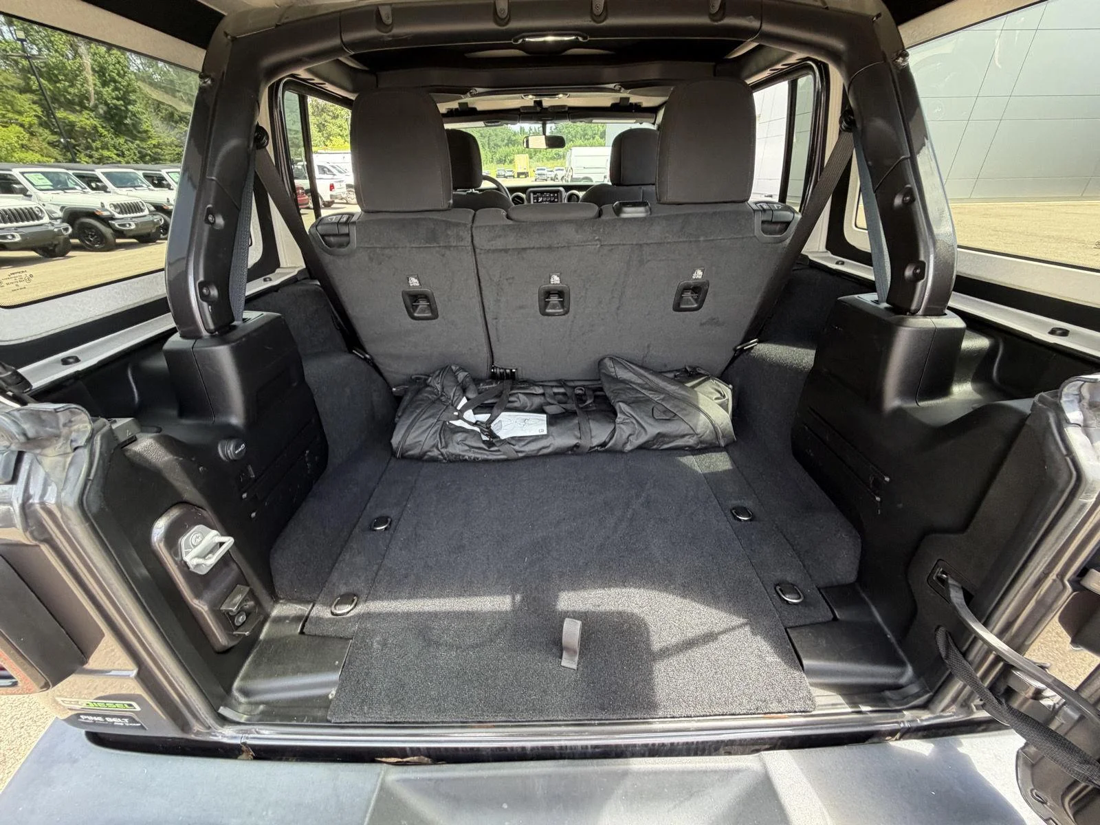 Used 2020 Granite Crystal Metallic Clearcoat Jeep Sport S image 19