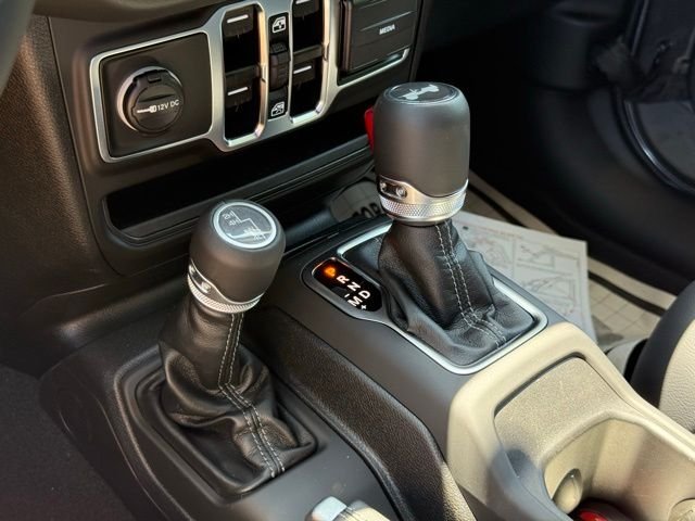 2025 Jeep Wrangler 4-Door Sahara - Photo 30