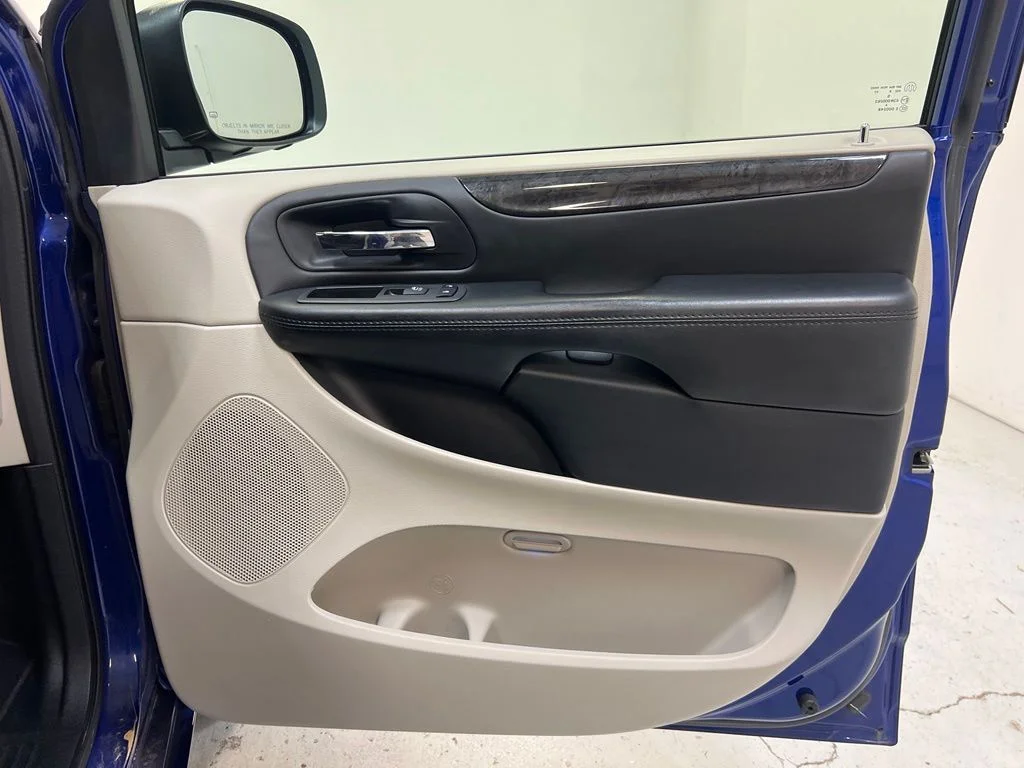 Used 2018 Blue Dodge SE image 29