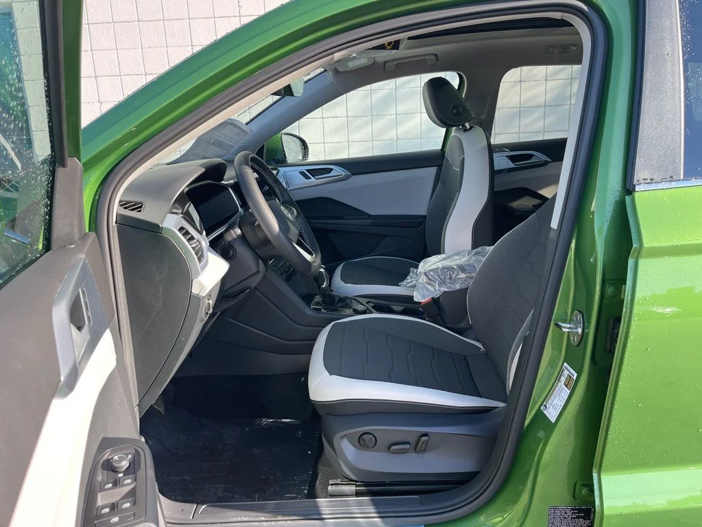 New 2026 Bright Moss Green Metallic Volkswagen 1.5T SE image 17