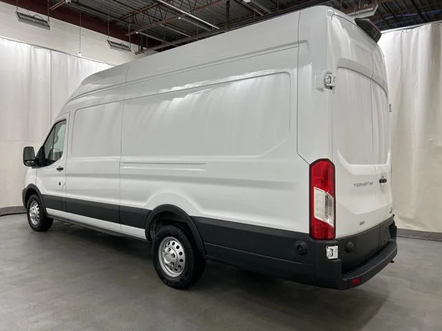 Used 2025 White Ford Base image 3