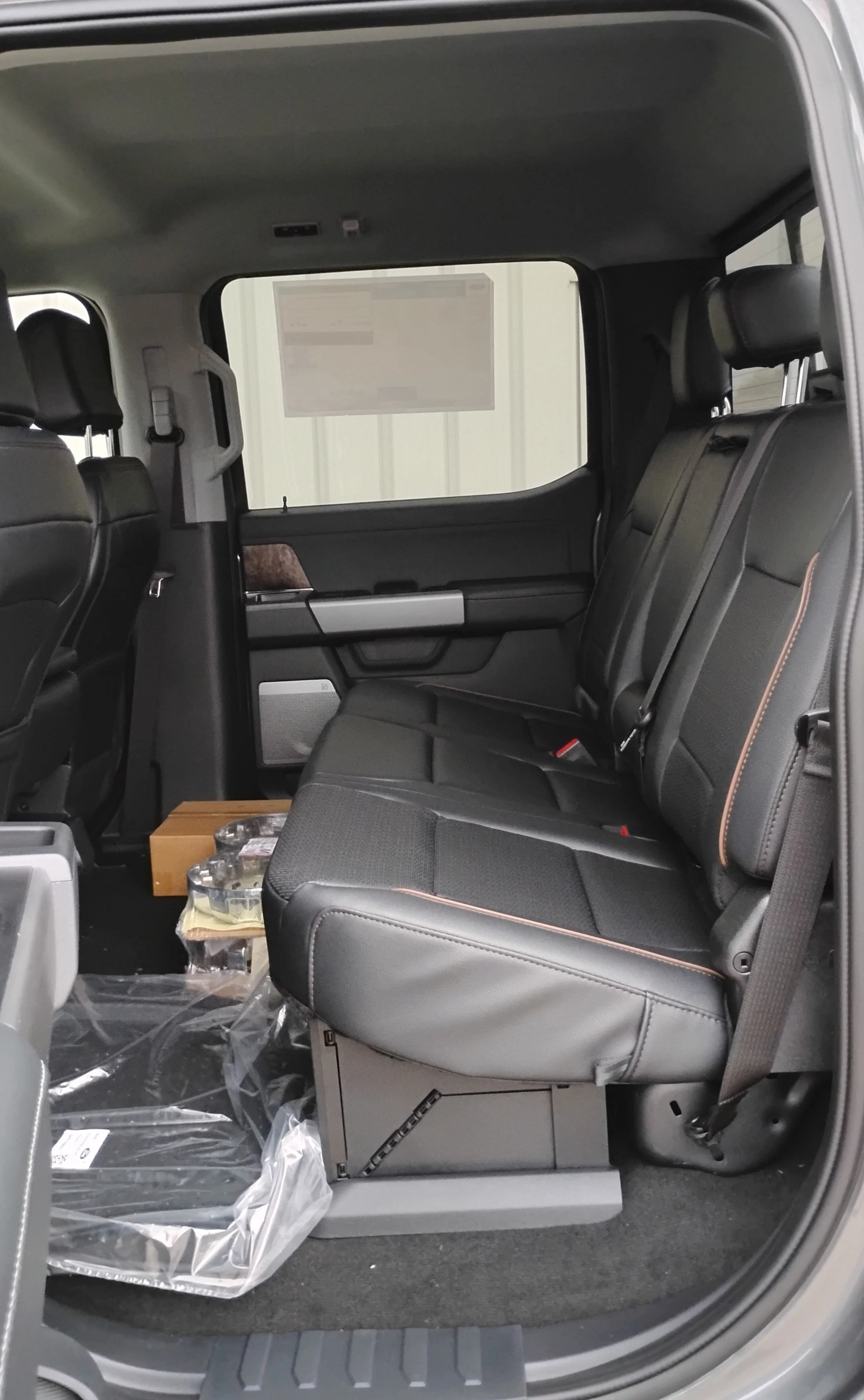 New 2026 Carbonized Gray Metallic Ford F-350® Lariat® image 10