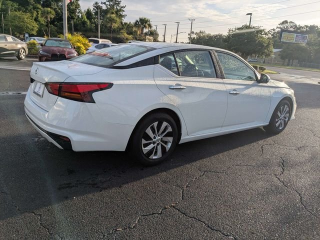 Used 2022 Glacier White Nissan 2.5 S image 4