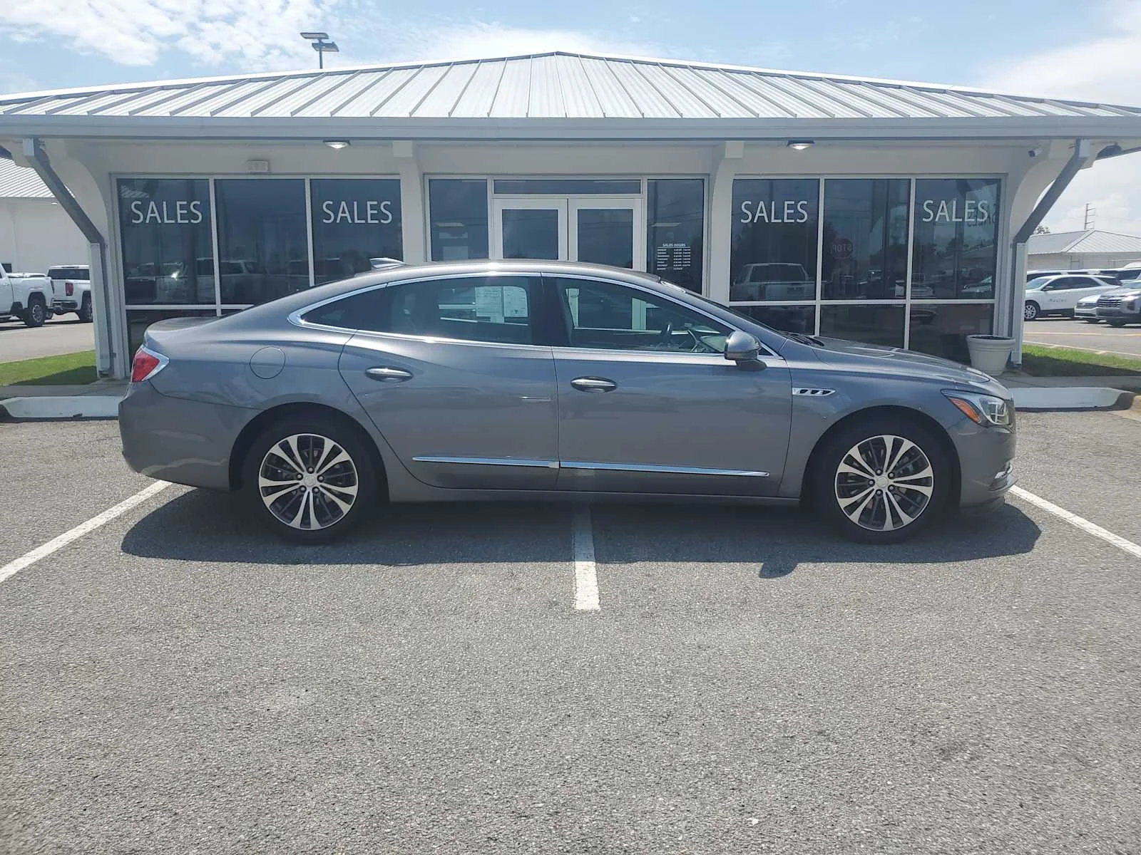 Used 2018 SATIN STEEL METALLIC Buick Essence image 9