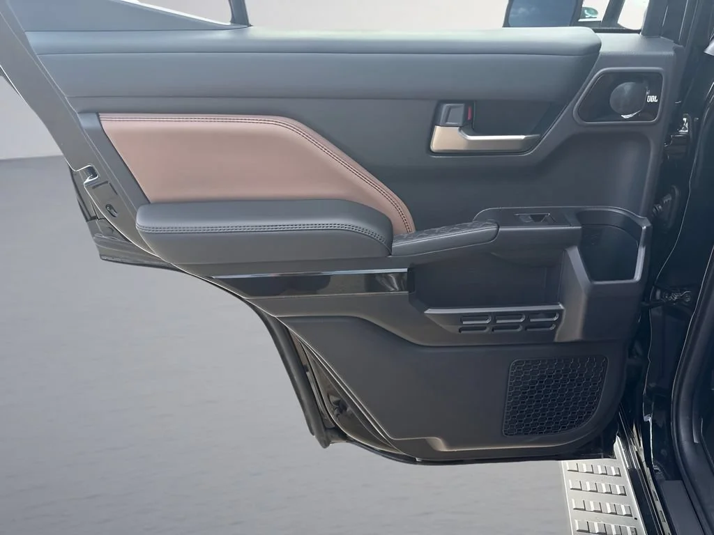 Used 2025  Toyota SR5 image 30