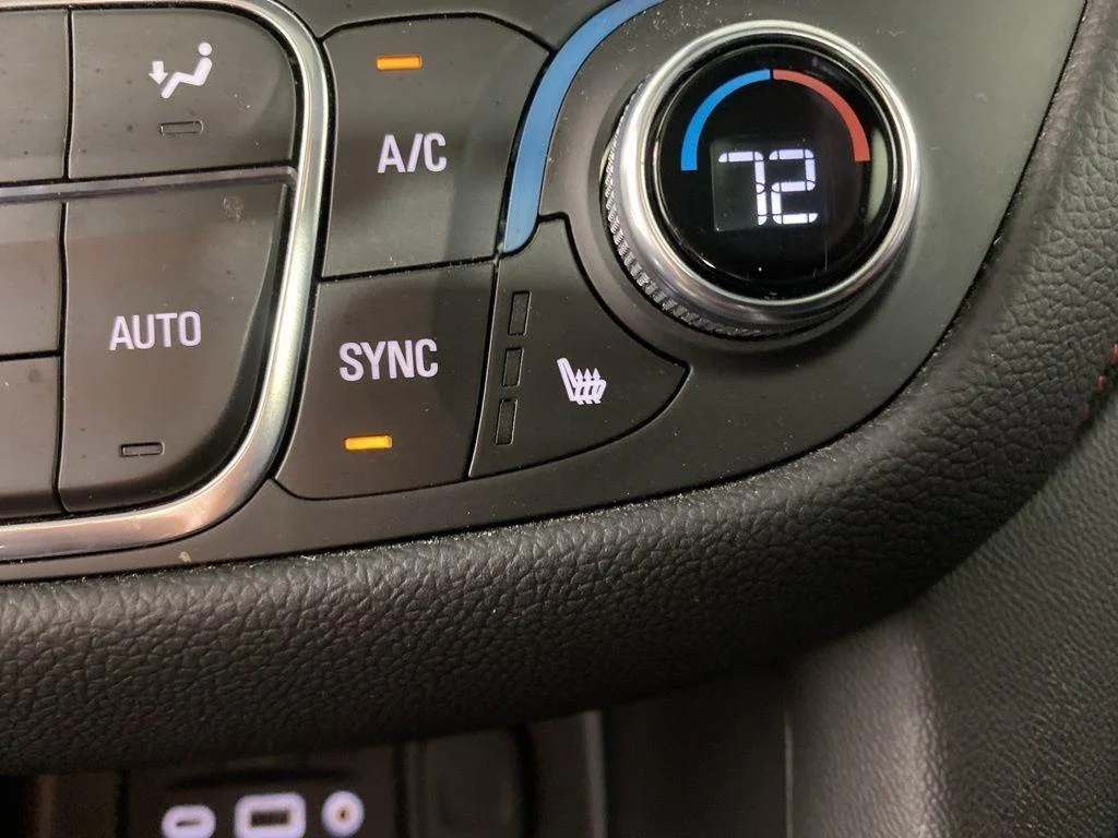 Used 2022 Summit White Chevrolet RS image 18